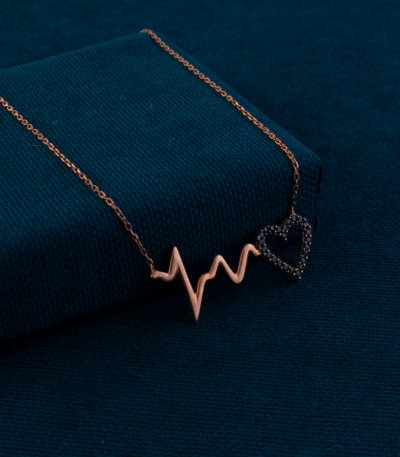 Kalp-Atisiive-Kalp-tasarimliiRose-Altin-Kolye