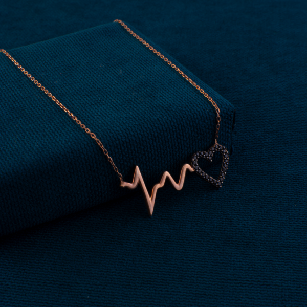 Kalp-Atisiive-Kalp-tasarimliiRose-Altin-Kolye