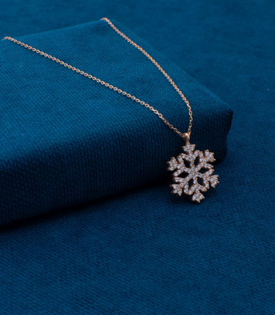 Kar-Tamesi-TasarimliiRose-Altin-Kolye