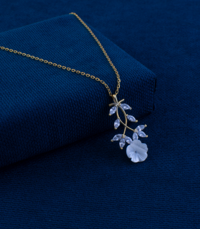 Mavi-Dikenli-Gul-TasarimliiAltin-Kolye