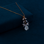 Mavi-Dikenli-Gul-TasarimliiRose-Altin-Kolye