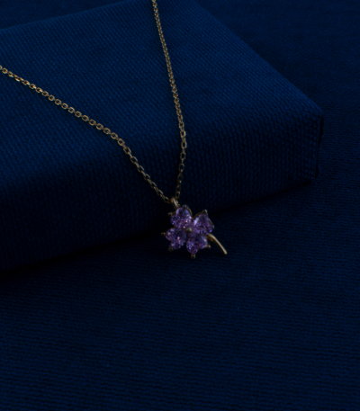 Mor-Dort-YaprakliiYonca-ve-Kalpli-Altin-Kolye