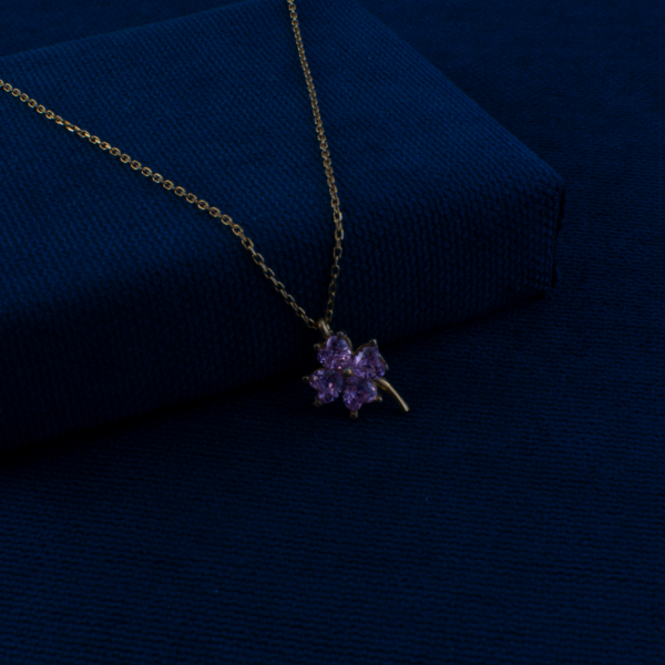 Mor-Dort-YaprakliiYonca-ve-Kalpli-Altin-Kolye