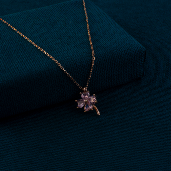 Rose-4-YaprakliiYonca-Altin-Kolye