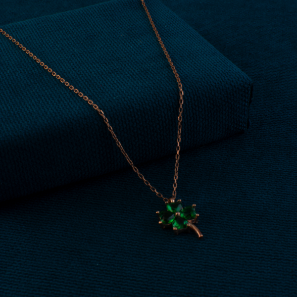 Yesil-Dort-YaprakliiYonca-ve-Kalpli-Rose-Altin-Kolye